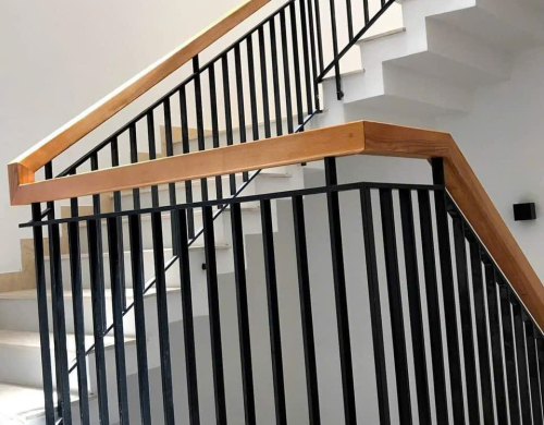 Lang cang cầu thang